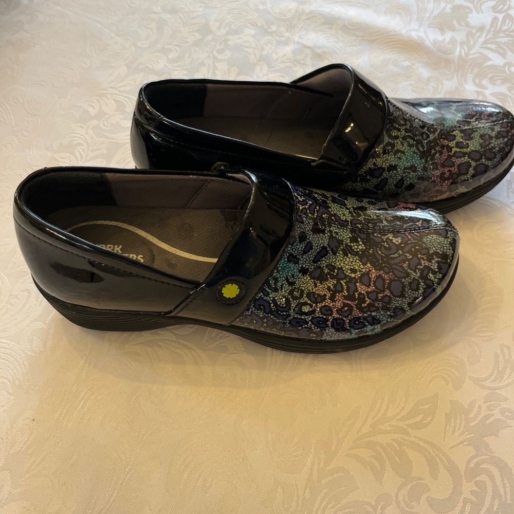 Dansko Work Wonders EU 38 US 7 Black Shiny Slip Resistant Professional Clogs
